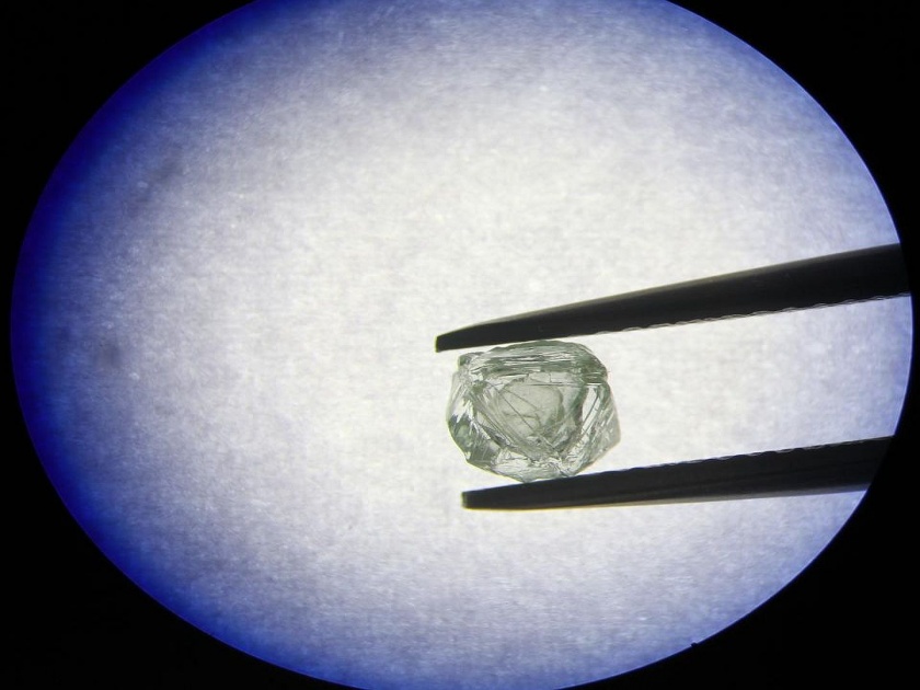 See The First-Ever Diamond Found Trapped Inside Another Diamond | Video : जगात पहिल्यांदाच हिऱ्याच्या आत सापडला आणखी एक हिरा, ८० कोटी वर्ष जुना असल्याचा अंदाज!