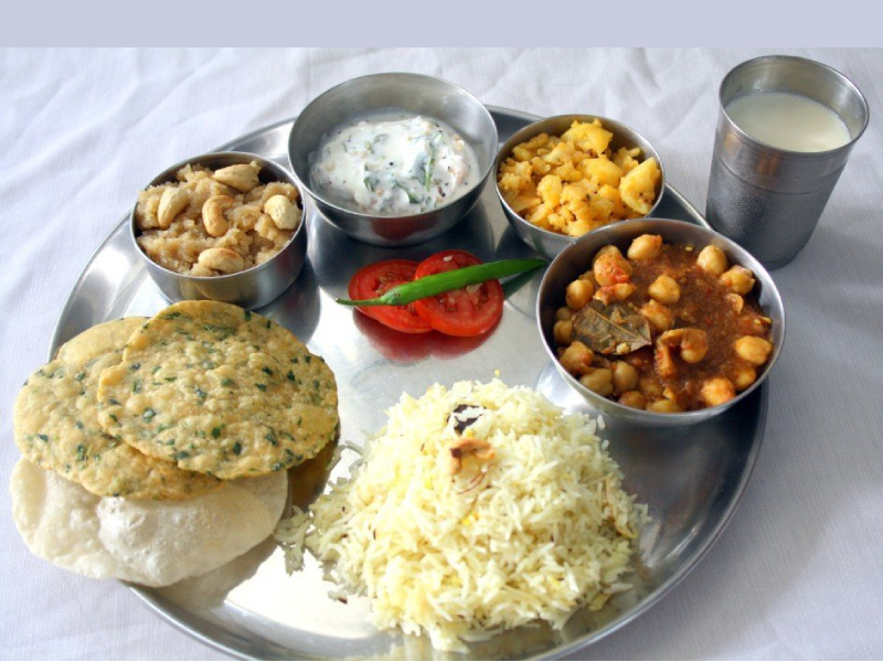 Eat twice or every two hours? See what Ayurveda says! | दोन वेळा जेवायचे की दर दोन तासांनी? बघा आयुर्वेद काय सांगते!
