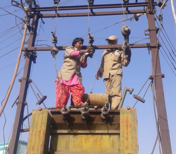 Electricity owes Rs 17 crores to government offices | शासकीय कार्यालयांकडे १७ कोटी रुपयांची वीज थकबाकी
