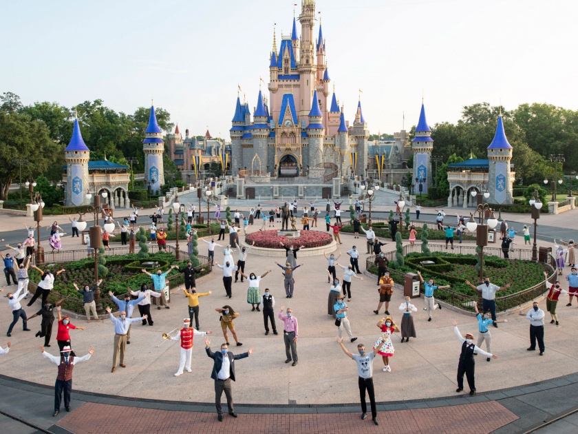Disney to lay off 28,000 theme park employees in US | कोरोनाचा फटका! डिस्नेचा मोठा निर्णय, थीम पार्कमधील २८ हजार कर्मचाऱ्यांची होणार कपात