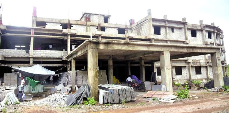 Even after six years, the construction of the district hospital is still incomplete | सहा वर्षानंतरही जिल्हा रुग्णालयाचे बांधकाम अपूर्णच
