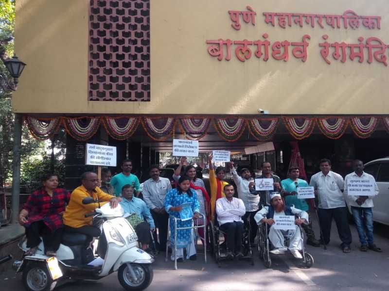Demand for Bal Gandharva obstruction | बालगंधर्व अडथळा विरहित करण्याची मागणी 