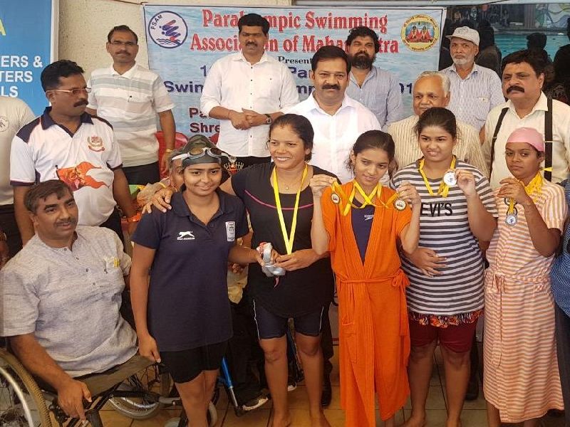 Kolhapur swimmers emerge victorious in the state-level Divyang Swimming competition | राज्यस्तरीय दिव्यांग जलतरण स्पर्धेत कोल्हापूरच्या जलतरणपटूंची विजेतेपदावर मोहोर