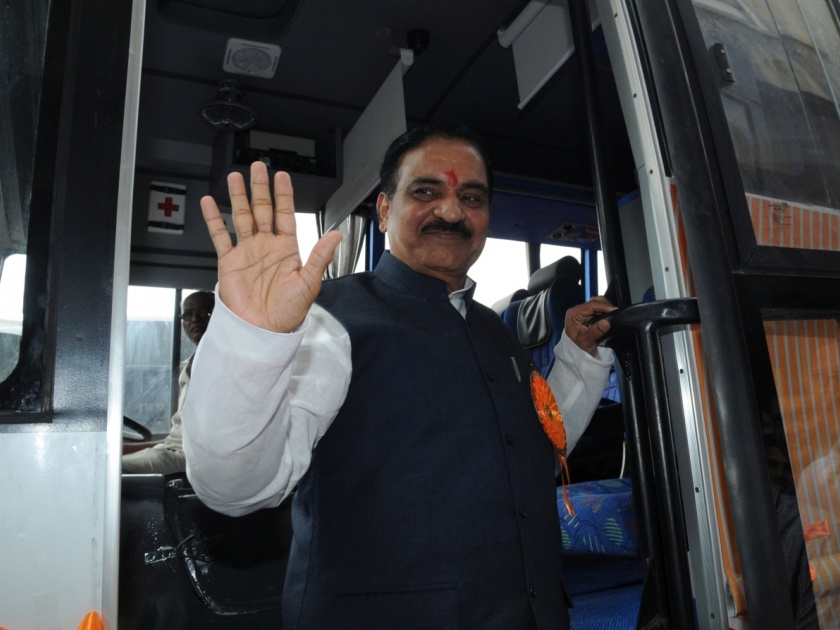 Kolhapur: Direct action on private buses looted for commute, Diwakar Ratte's information | कोल्हापूर : प्रवासांची लूट करणाऱ्या खासगी बसेसवर थेट कारवाई, दिवाकर रावते यांची माहिती