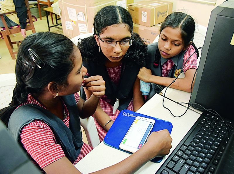 When in Nagpur Blind students gives 'online' examination | नागपुरात दृष्टिहिन विद्यार्थी ‘आॅनलाईन’ परीक्षा देतात तेव्हा
