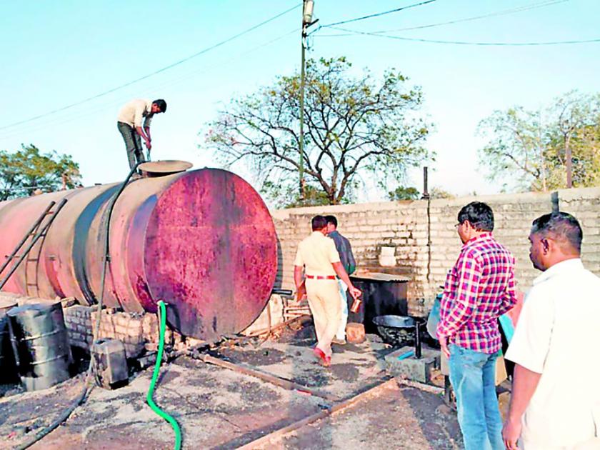 Fraudulent sale of fake diesel sale in Bhusaval taluka dispute | भुसावळ तालुक्यात उधारीच्या वादातून बनावट डिझेल विक्रीचा भंडाफोड