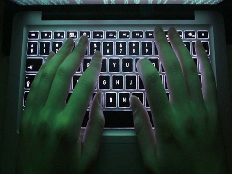 India at the target of hackers | हॅकर्सच्या निशाण्यावर भारत