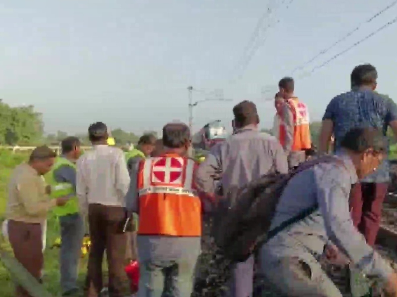 More than 50 persons were injured after 3 bogies of a train derailed in Gondia | गोंदियात मोठा अपघात! ५०हून अधिक लोक जखमी; दोन ट्रेन आल्या एकाच ट्रॅकवर, रुग्णालायत उपचार सुरु