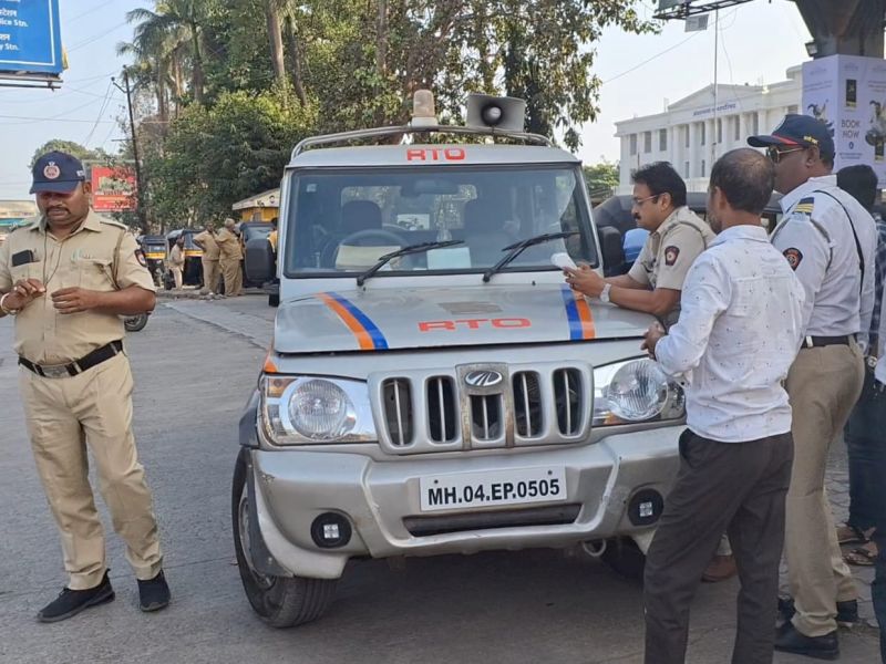 Finally action against illegal rickshaw drivers in Ambernath | अखेर अंबरनाथमध्ये बेकायदेशीर रिक्षा चालकांवर कारवाई सुरू