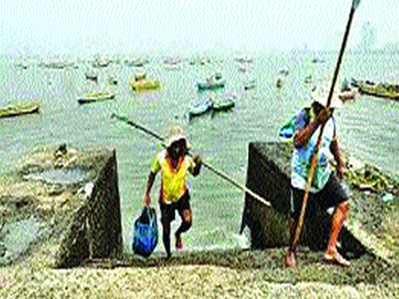 Debt recovery is not; Consolation to the fishermen | परताव्यातून कर्जवसुली नाही; मच्छीमारांना दिलासा