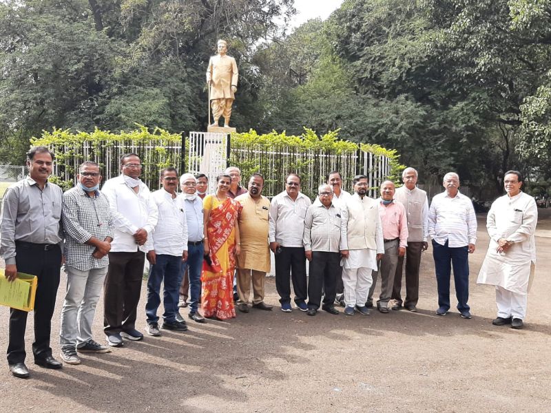 The Sahitya Mahamandal of India, which arrived in Nashik, inspected various grounds in the city | नाशकात दाखल झालेल्या भारतीय साहित्य महामंडळाने शहरातील विविध मैदानांची केली पाहणी