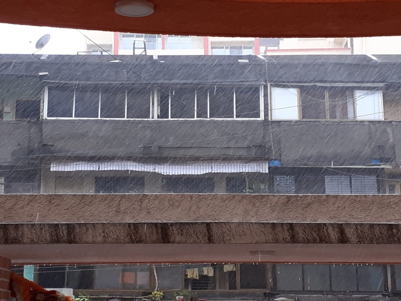 Dombivli was lashed by rains; Water accumulated in Thakurli | डोंबिवलीला पावसाने झोडपले; ठाकुर्लीत झाले पाणी जमा