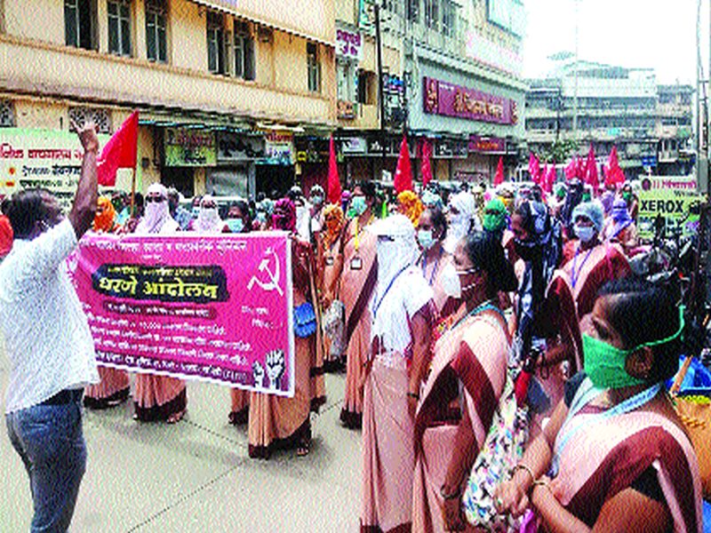 ‘Asha’ volunteers march on KDMC; Demand for increase in honorarium | ‘आशा’ स्वयंसेविकांचा केडीएमसीवर मोर्चा; मानधनवाढीची मागणी