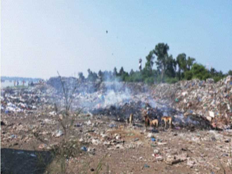 Fire pollution at Arnala Solid Waste Management Project; Endangering health | अर्नाळा घनकचरा व्यवस्थापन प्रकल्पातील आगीमुळे प्रदूषण; आरोग्य धोक्यात