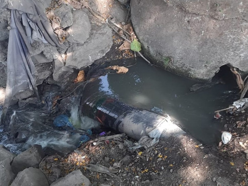 Dombivali: Burst of sewage channels/chambers discharges lakhs of liters of sewage daily into open drains | Dombivali: सांडपाणी वाहिन्या/चेंबर्स फुटल्याने रोज लाखो लिटर सांडपाणी उघड्या नाल्यात