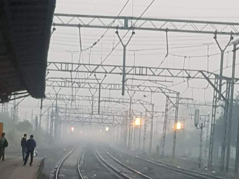 Ockhi Cyclone : Central railway delayed | ओखी चक्रीवादळ : डोंबिवलीत पावसाची रिमझिम, मध्य रेल्वेची वाहतूक उशिरानं