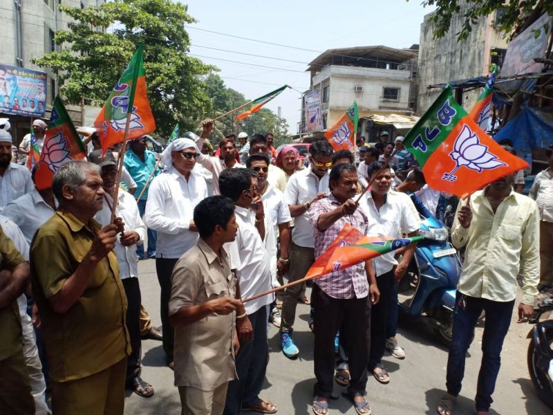 BJP rickshaw association movement against traffic police | वाहतूक पोलिसांविरोधात भाजपा रिक्षा संघटनेचे आंदोलन