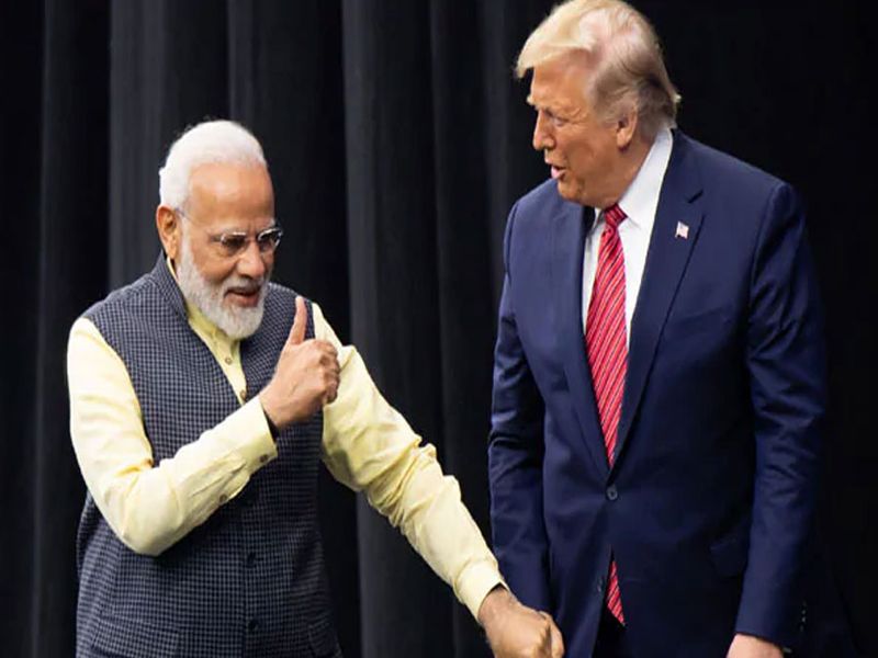 Howdy Modi: PM Narendra Modi and Donald Trump take selfie with 'that' little boy | Howdy Modi: अन् 'त्या' लहानग्यासोबत मोदी आणि ट्रम्प यांनी घेतला सेल्फी