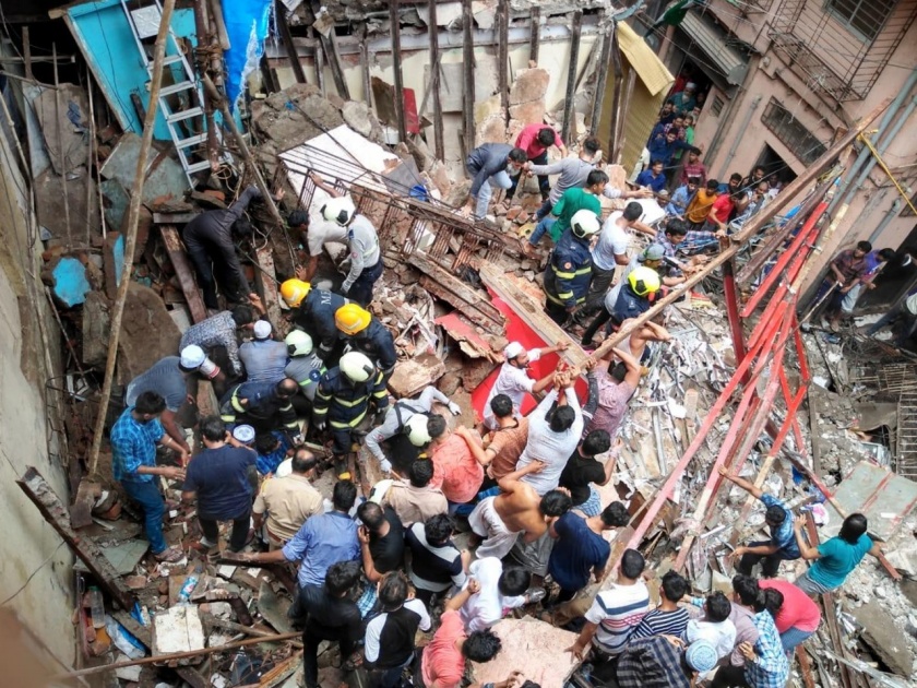  Two people were dead and seven others injured in dongri building collapsed | Mumbai Dongri Building Collapsed : डोंगरी इमारत दुर्घटनेत २ जणांचा मृत्यू तर ७ जण जखमी