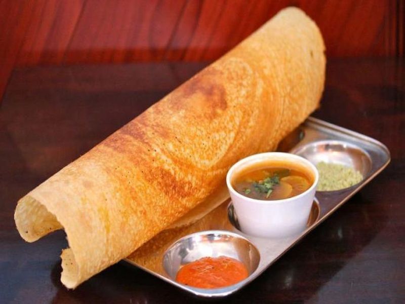 Make this Kerala street style thattu dosa easy at home, keep eating it once! | घरच्याघरी सहज बनवा हा केरळचा स्ट्रीट स्टाईल थट्टु डोसा, एकदा खाल खातच रहाल!