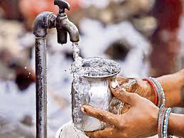 Oil-rich water in Mahabal area | महाबळ परिसरात आॅईलयुक्त पाणी