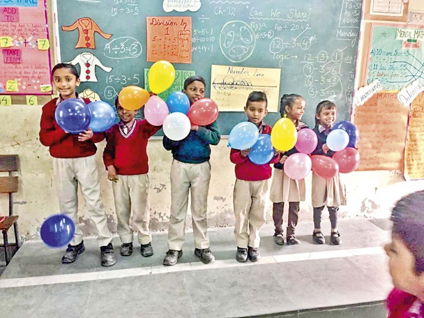 Khichadipur .. The brief reportage of experimental school by Delhi Government | मुक्काम खिचडीपूर.. दिल्ली सरकारच्या शाळेचा आंखो देखा वृत्तांत