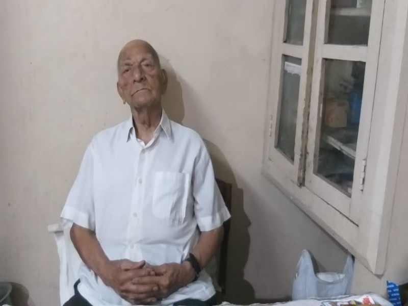 Dr. Balwant Ghatpande, who completed 105 years, gives a summary of the experience of the century. | अवघे १०५ वयमान : शतायुषी डॉ बळवंत घाटपांडे सांगत आहेत शतकाचा अनुभव (व्हिडीओ)