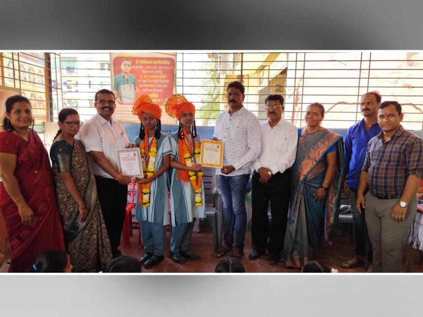 Two girls from Dwarka Vidyalaya in Kalyan won Medals in Dr Homi Bhabha Children Science Examination | डॉ होमी भाभा बाल वैज्ञानिक परीक्षेमध्ये द्वारका विद्यालयातील दोन विद्यार्थिनींना पदक