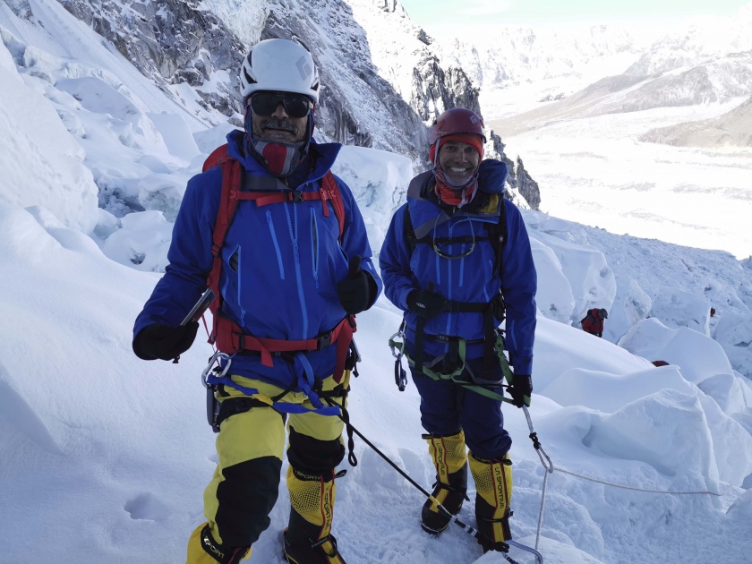 Dr Hitendra and Dr Mahendra Mahajan's breathtaking battle against Mighty Everest !... | बंद डोळ्यांनी एव्हरेस्टशी झुंज!