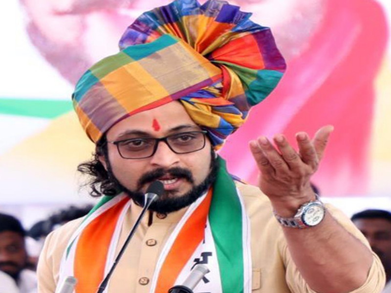 Maharashtra Election 2019 : Give Hadapsar's leadership to Chetan Tupe hand : Dr. Amol Kolhe | Maharashtra Election 2019 : हडपसरचे नेतृत्व चेतन तुपेंच्या हाती द्या: डॉ. अमोल कोल्हे