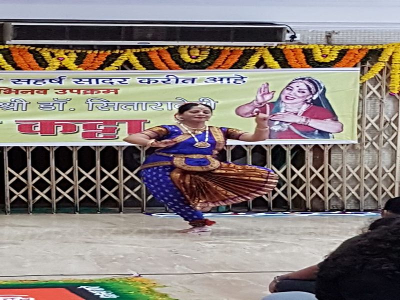 Through the Bharatnatyam dance style of classical and nectar, Dr. Pallavi Naik has done the greetings | अभिजात व अमृत शक्तींना भरतनाट्यम् नृत्यशैलीतून डॉ. पल्लवी नाईक यांनी केले अभिवादन