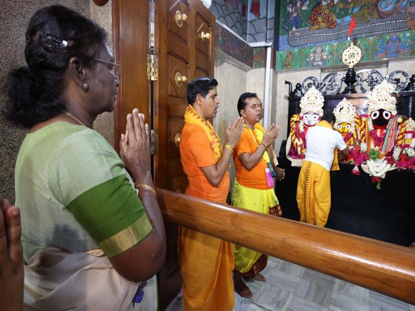 President Draupadi Murmu denied entry to sanctum of Jagannath temple? Explanation given by the priest | जगन्नाथ मंदिराच्या गर्भगृहात राष्ट्रपती द्रौपदी मुर्मूंना प्रवेश नाकारला? पुजाऱ्याने दिले स्पष्टीकरण