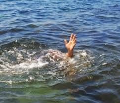 death of three children's by drawing in water | पाण्यात बुडून तीन चिमुकल्यांचा मृत्यू ; पुणे जिल्हायातील दाेन वेगवेगळ्या घटना
