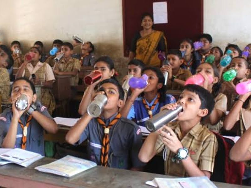 Goa students now have two minutes to drink water break | विद्यार्थ्यांना आता पाणी पिण्यास दोन मिनिटांची सुट्टी, शिक्षण खात्याचं परिपत्रक