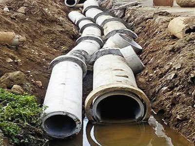 Continuing to change the drainage line in Solapur city | सोलापुरातील शहरातील ड्रेनेजलाईन बदलण्याचे काम सुरू