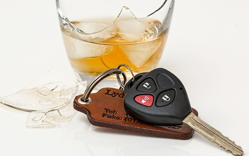 Increase in alcoholic drivers, third party insurance mandatory? | मद्यपी वाहनचालकांच्या शिक्षेत वाढ, थर्ड पार्टी विमा अनिवार्य ?