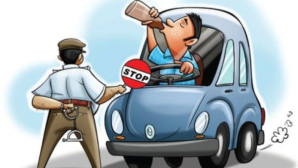 Police apprehended nine lakh cars for two thousand rupees of liquor | दोन हजार रूपयाच्या दारूसाठी नऊ लाखांची कार पोलीसांनी केली जप्त