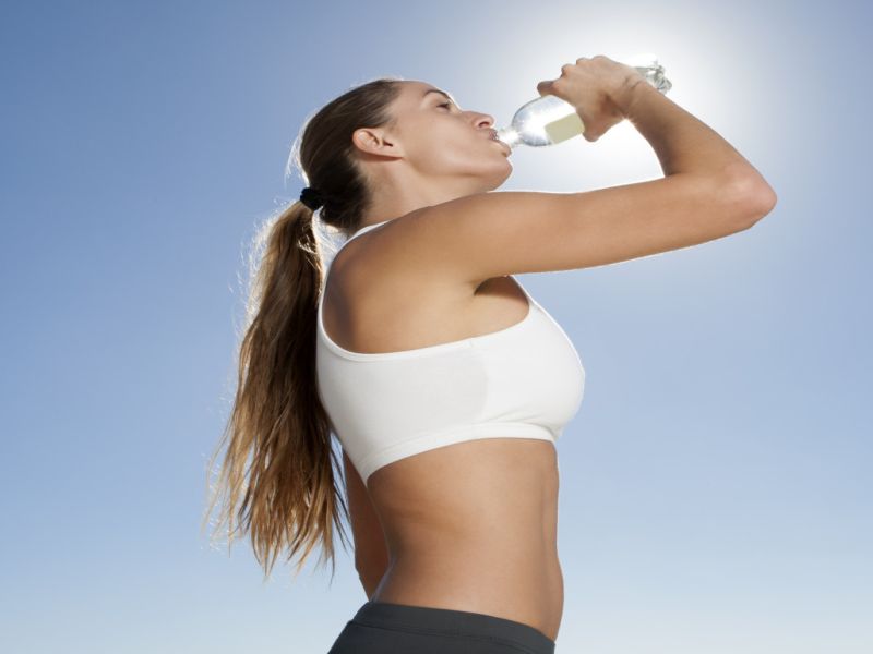 Health Tips : 6 reasons you should never drink water while standing | तुम्ही उभ्याने पाणी पिता का? असं करणं पडू शकतं महागात
