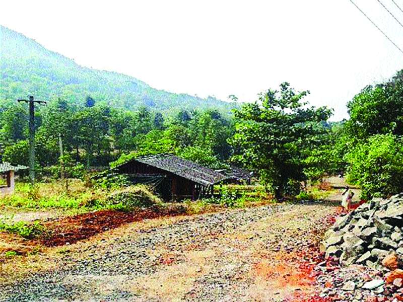 Fauji departs from Amvade village facilities | फौजी आंबवडे गाव सुविधांपासून वंचित