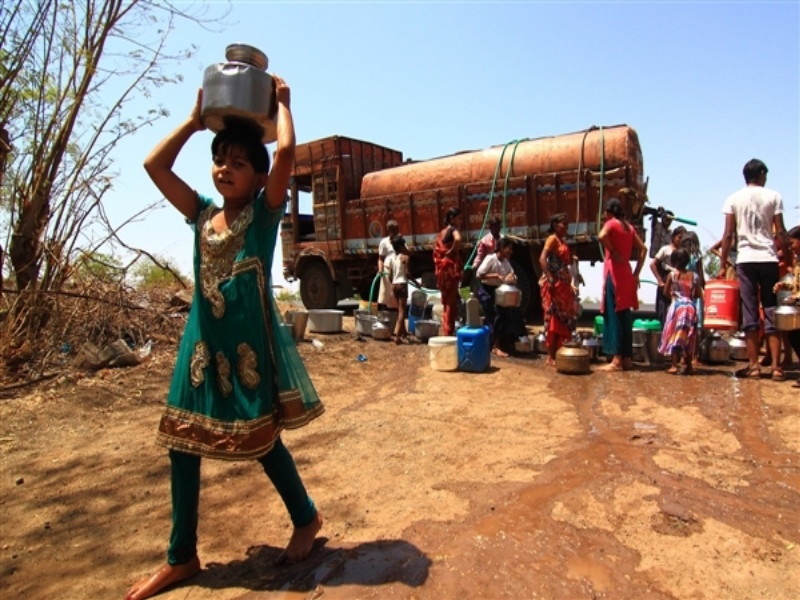Ten thousand villages in the water crisis due to the arrival of the monsoon late | मॉन्सूनचे आगमन लांबल्यामुळे दहा हजार गावे जल संकटात