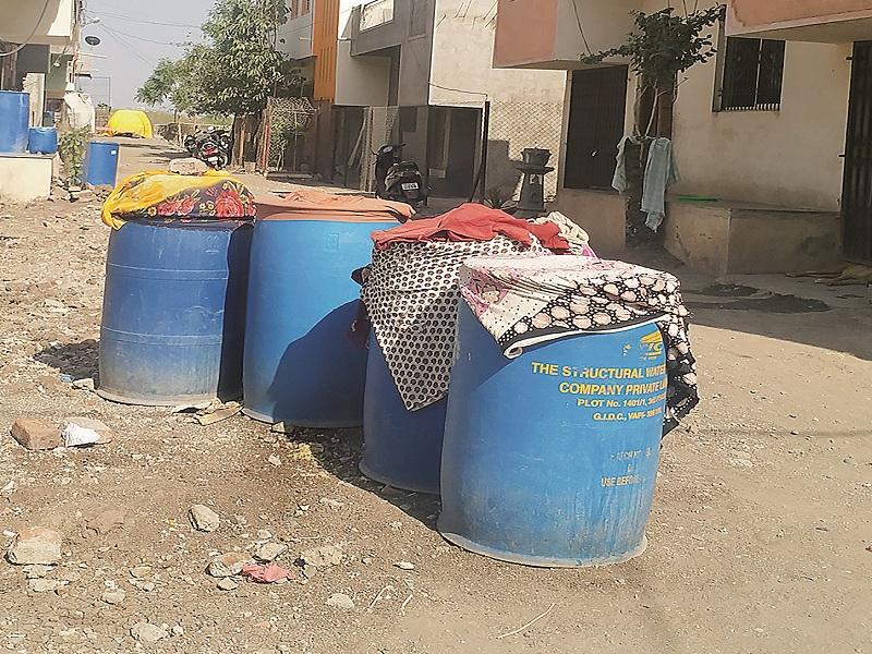 'No water, no guests should come' '; Gokul Nagar residents send message to relatives | "पाणी नाही, पाहुण्यांनो येऊ नका";गोकुळनगरवासीयांनी नातेवाईकांना कळविला संदेश 