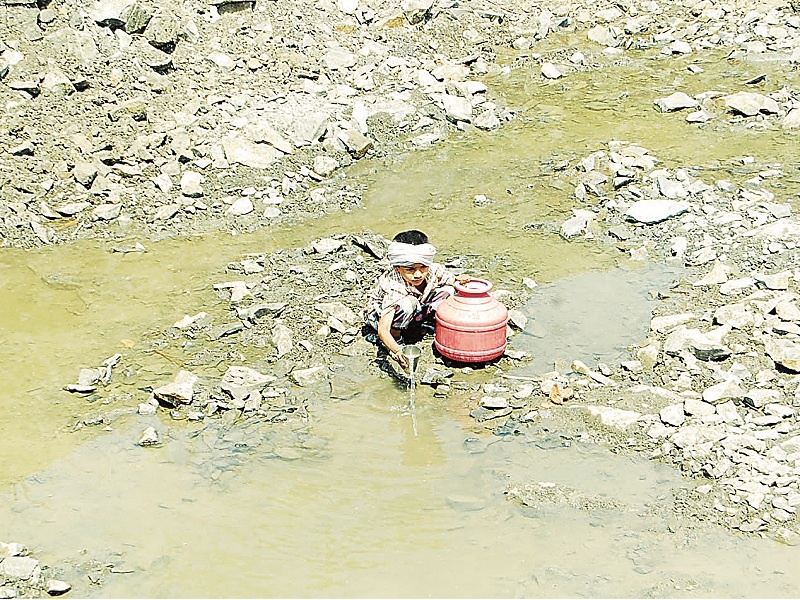 Drought in Marathwada: Droughts knocks on Mukhed Taluka | Drought In Marathwada : मुखेड तालुक्याच्या दारावर दुष्काळाची थाप!