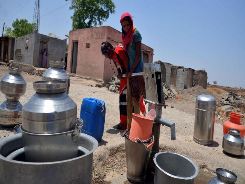 Drinking water shortage in 33 cities of Marathwada | मराठवाड्यातील ३३ शहरांत पिण्याच्या पाण्याची टंचाई
