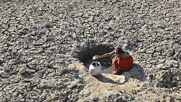 Congress has 'drought-weapons' to encircle Government | सरकारला घेरण्यासाठी काँग्रेसचे ‘दुष्काळी अस्त्र’