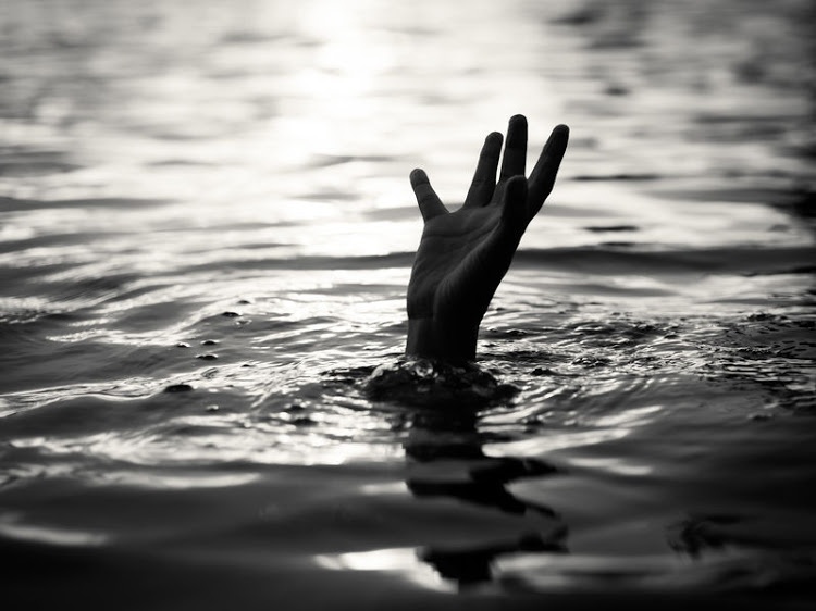 Two boys drowned in the Man river in Balapur | पोहण्यासाठी गेलेल्या दोन मुलांचा मन नदीत बुडून मृत्यू