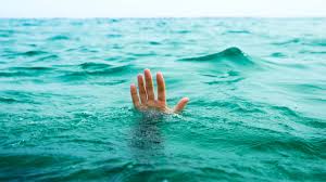 Suspicions of young drowning in backwater | बॅक वॉटरमध्ये तरुण बुडाल्याचा संशय