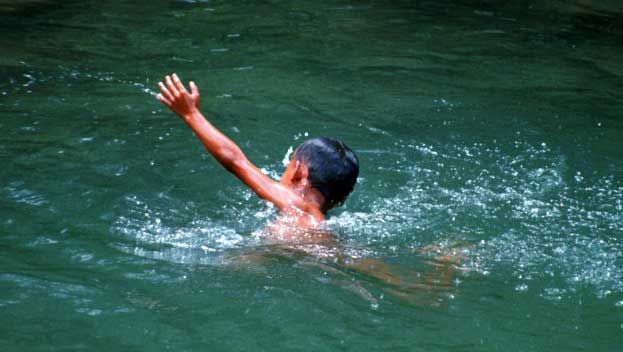 Student drawn away in the Piwali Nadi at Nagpur | नागपूरच्या पिवळी नदीत विद्यार्थी वाहून गेला