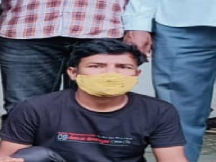 Arrested for burglary in Pune district; LED with moped, mobile confiscated | पुणे जिल्ह्यात चोऱ्या करुन कोल्हापूरात फिरणाऱ्यास अटक; मोपेडसह एलईडी, मोबाईल जप्त