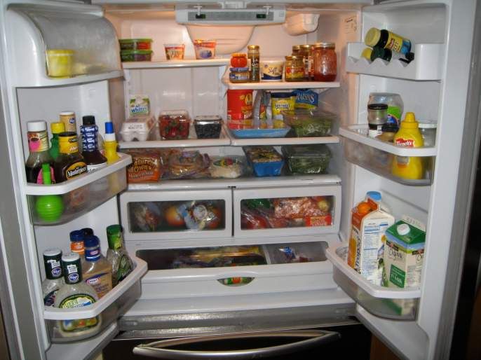 Health benefits tips how long food stored in fridge are safe for eat | डाळ, भात, चपाती असे पदार्थ कितीवेळपर्यंत फ्रीजमध्ये सुरक्षित राहतात? चांगल्या आरोग्यासाठी वेळीच माहीत करून घ्या