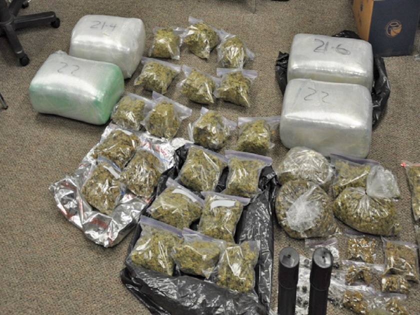 3 drugs smuggled; Police seized drugs with 30 kg of ganja | ३ ड्रग्ज तस्करांना बेड्या; ३० किलो गांजासह नशेची औषधं पोलिसांनी केली हस्तगत
